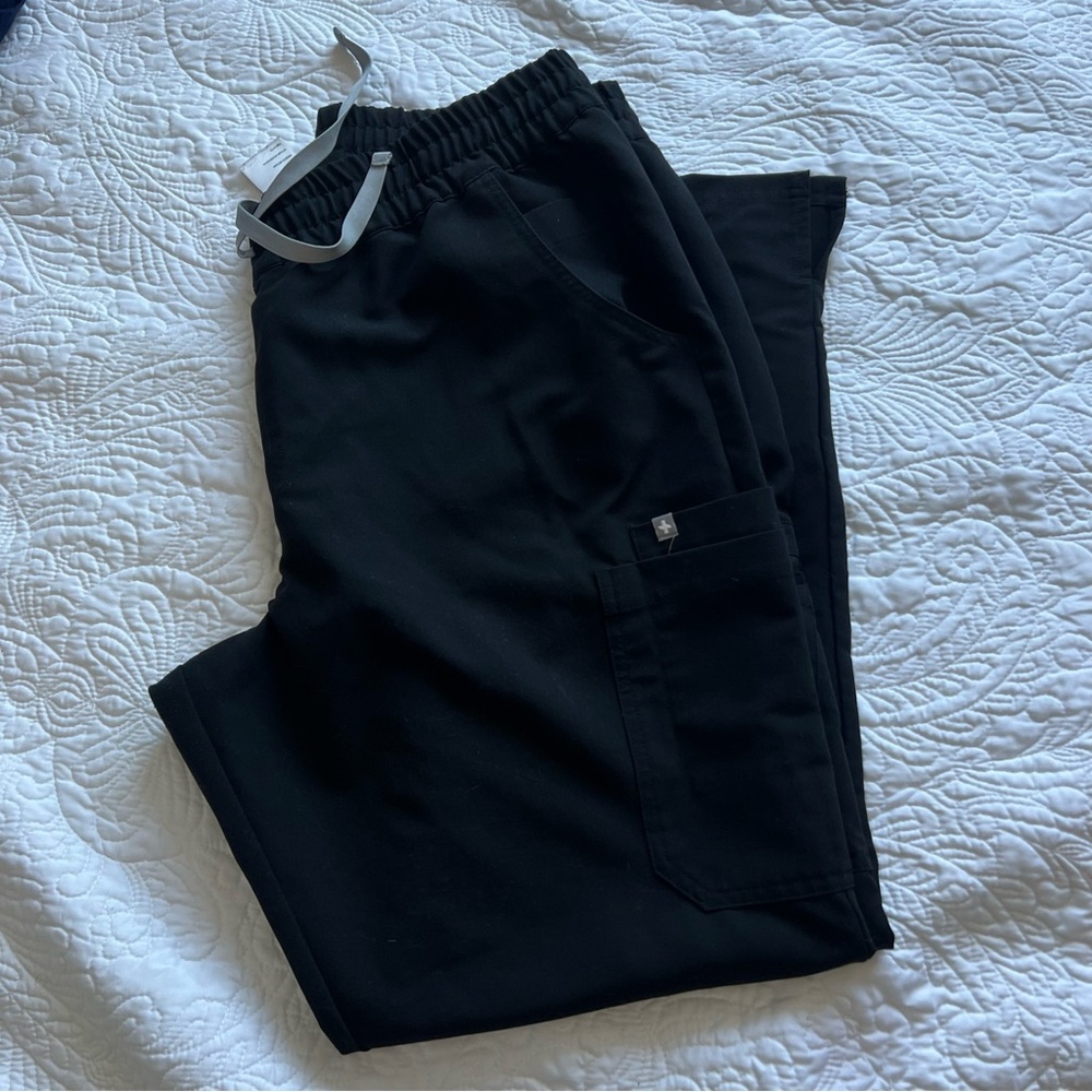 FIGS high waisted Dowa scrub pants - black